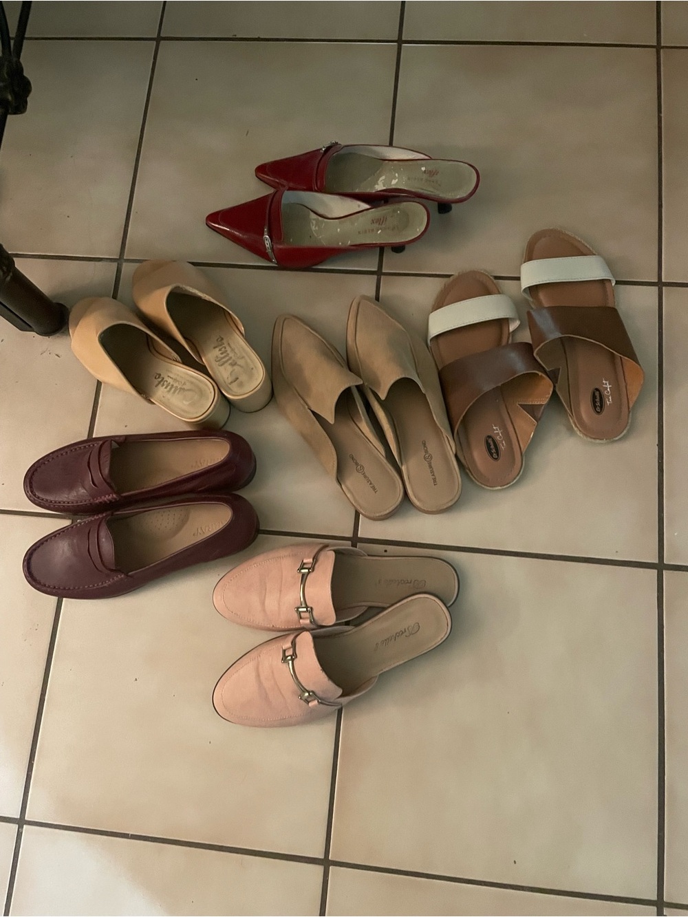 LAST CALL Women's shoes 6 pair of size 8 variety of styles all for one price